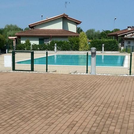 Peschiera Appartamenti Vacanze Пескиера дел Гарда Екстериор снимка